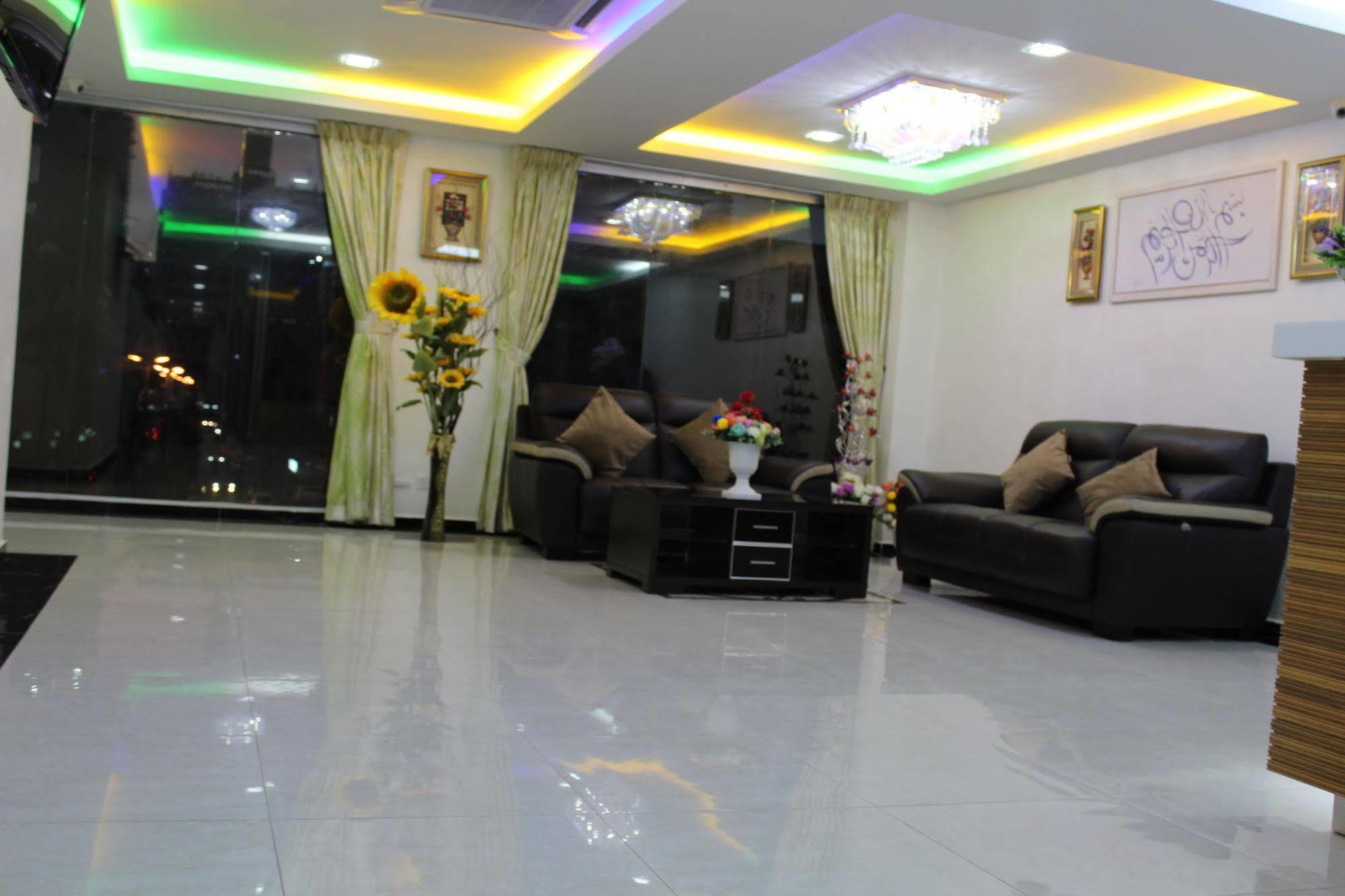 Hotel Gulshan Ампанг Экстерьер фото